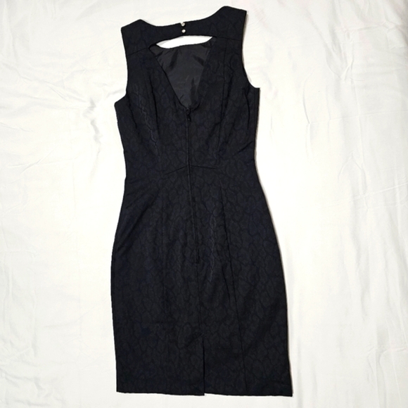 H&M ✦ Black Animal Print Dress 2 ✦ Cutout Back Lined Structured Sleek Stretch 2 - Picture 4 of 16